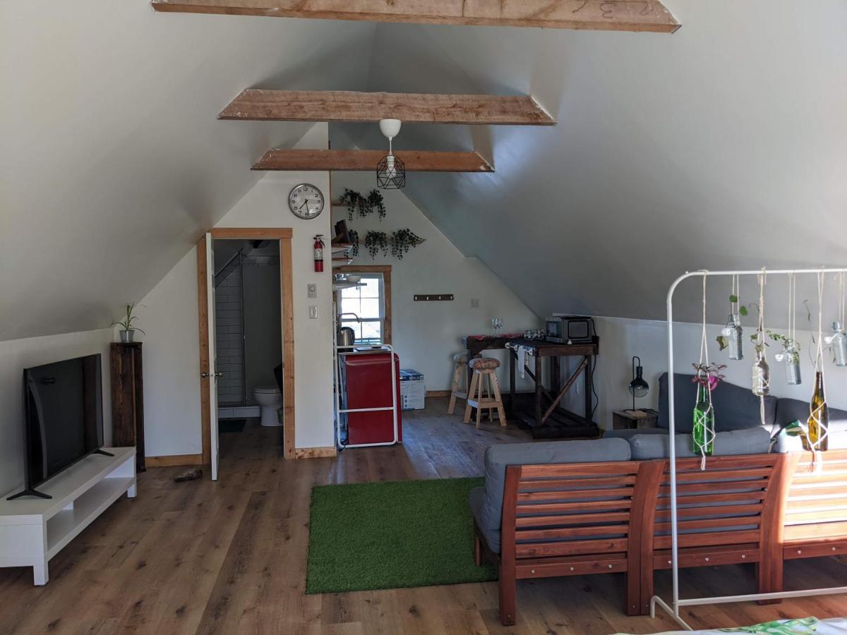 Hotel Pink Flamingo Wolfville Esterno foto