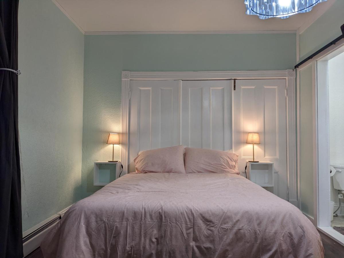 Hotel Pink Flamingo Wolfville Esterno foto